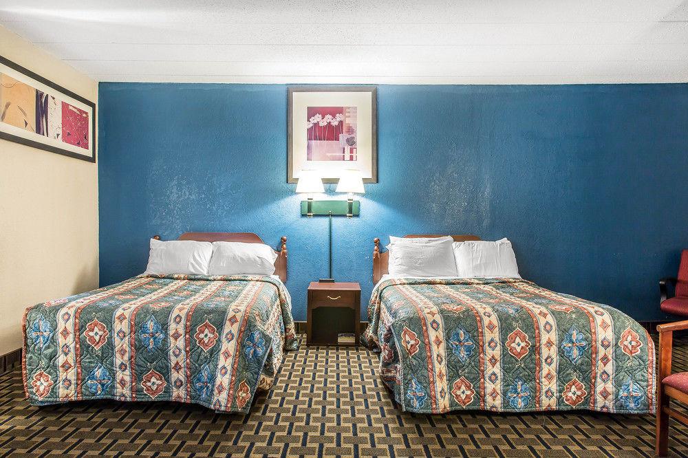 Econo Lodge Cranston - Providence Exteriör bild
