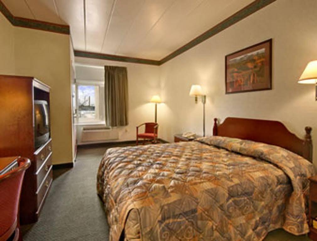 Econo Lodge Cranston - Providence Exteriör bild