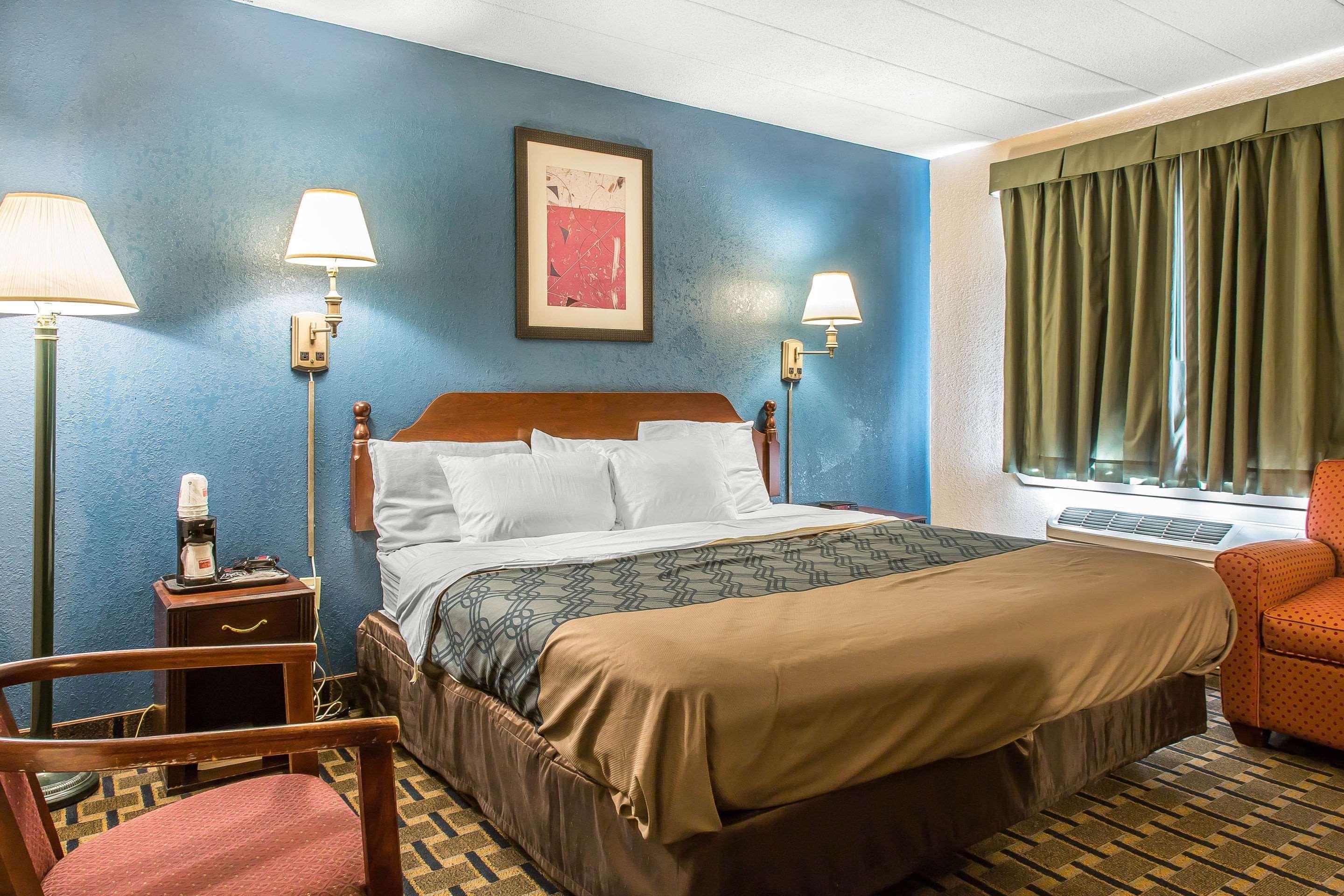 Econo Lodge Cranston - Providence Exteriör bild