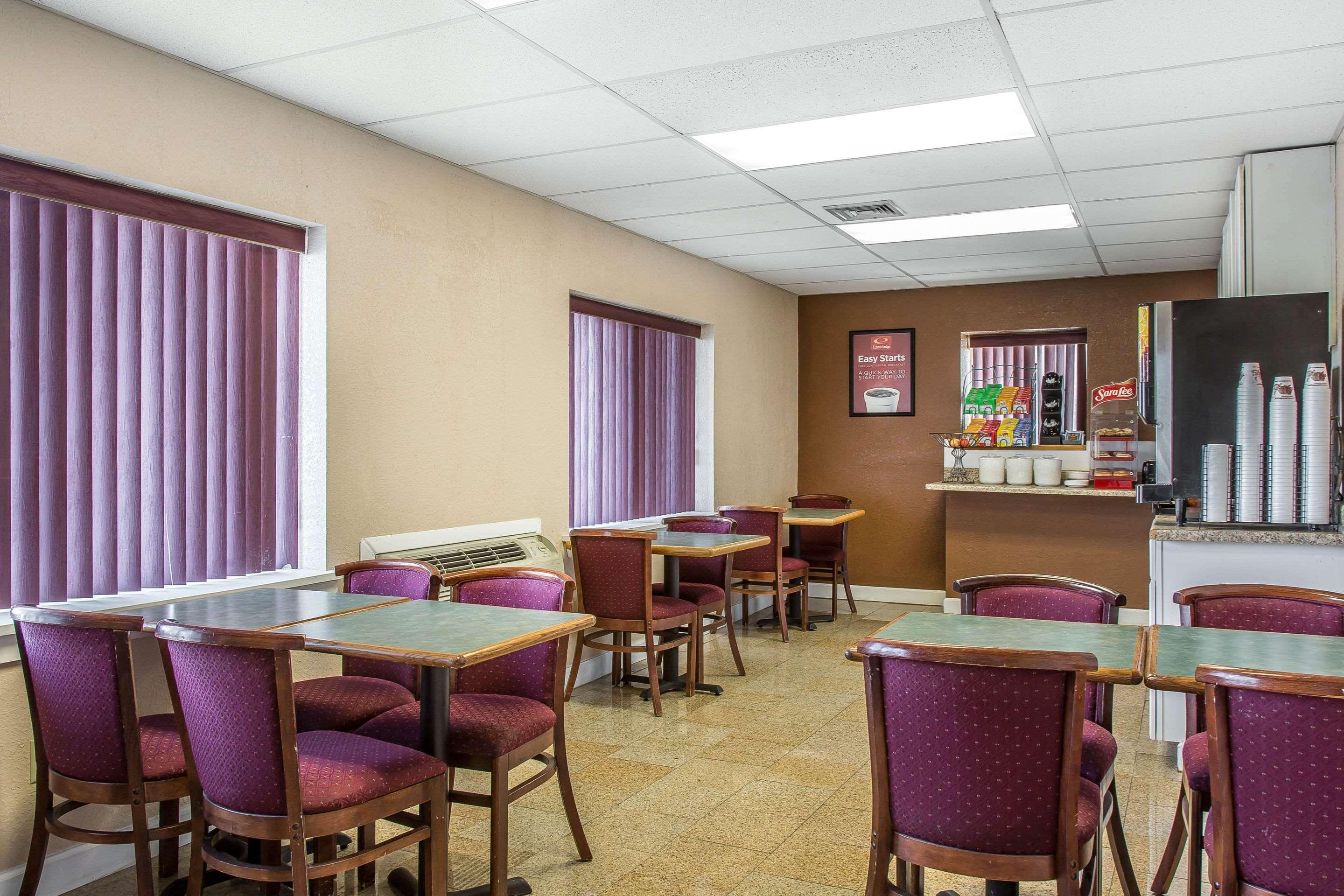 Econo Lodge Cranston - Providence Exteriör bild