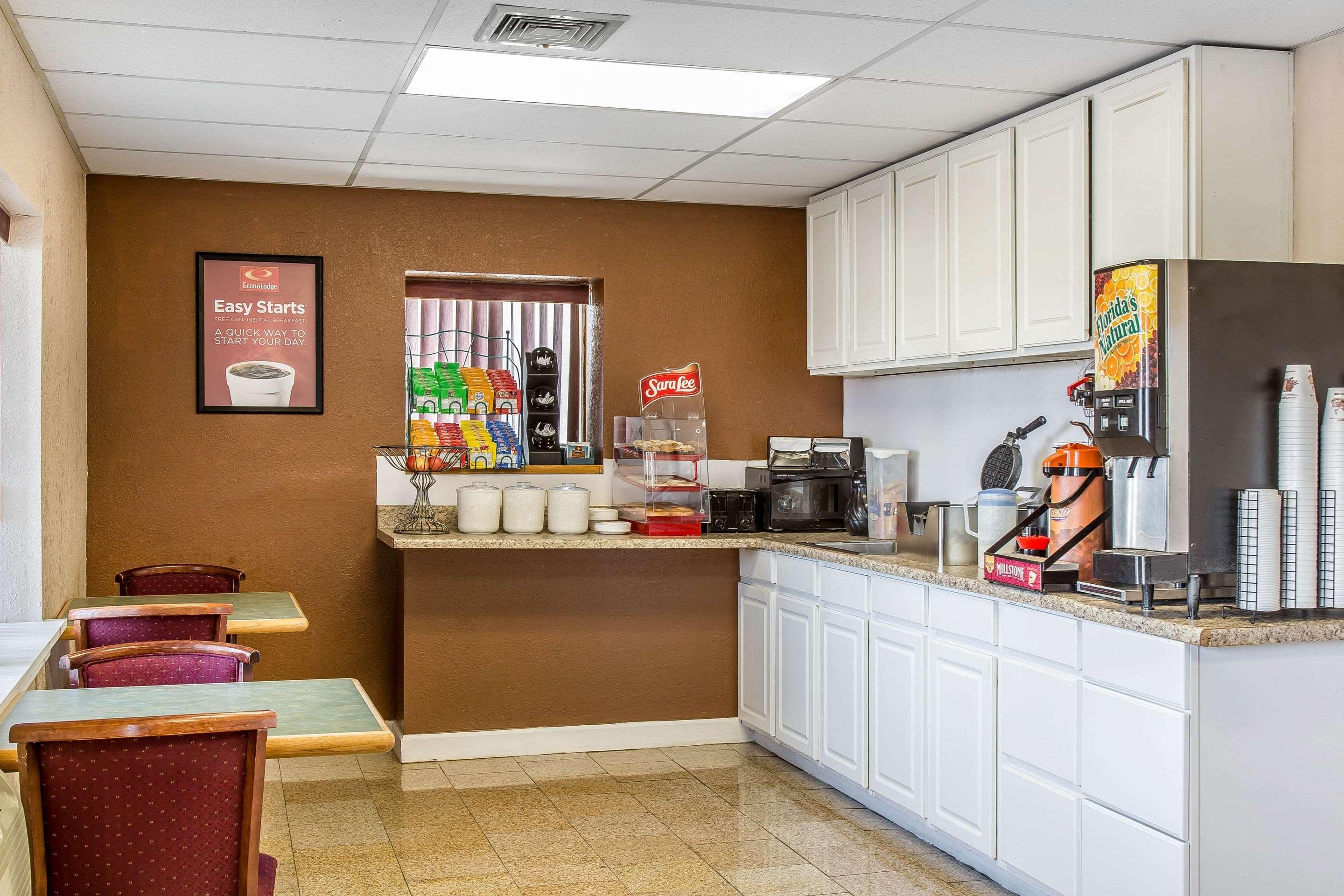 Econo Lodge Cranston - Providence Exteriör bild