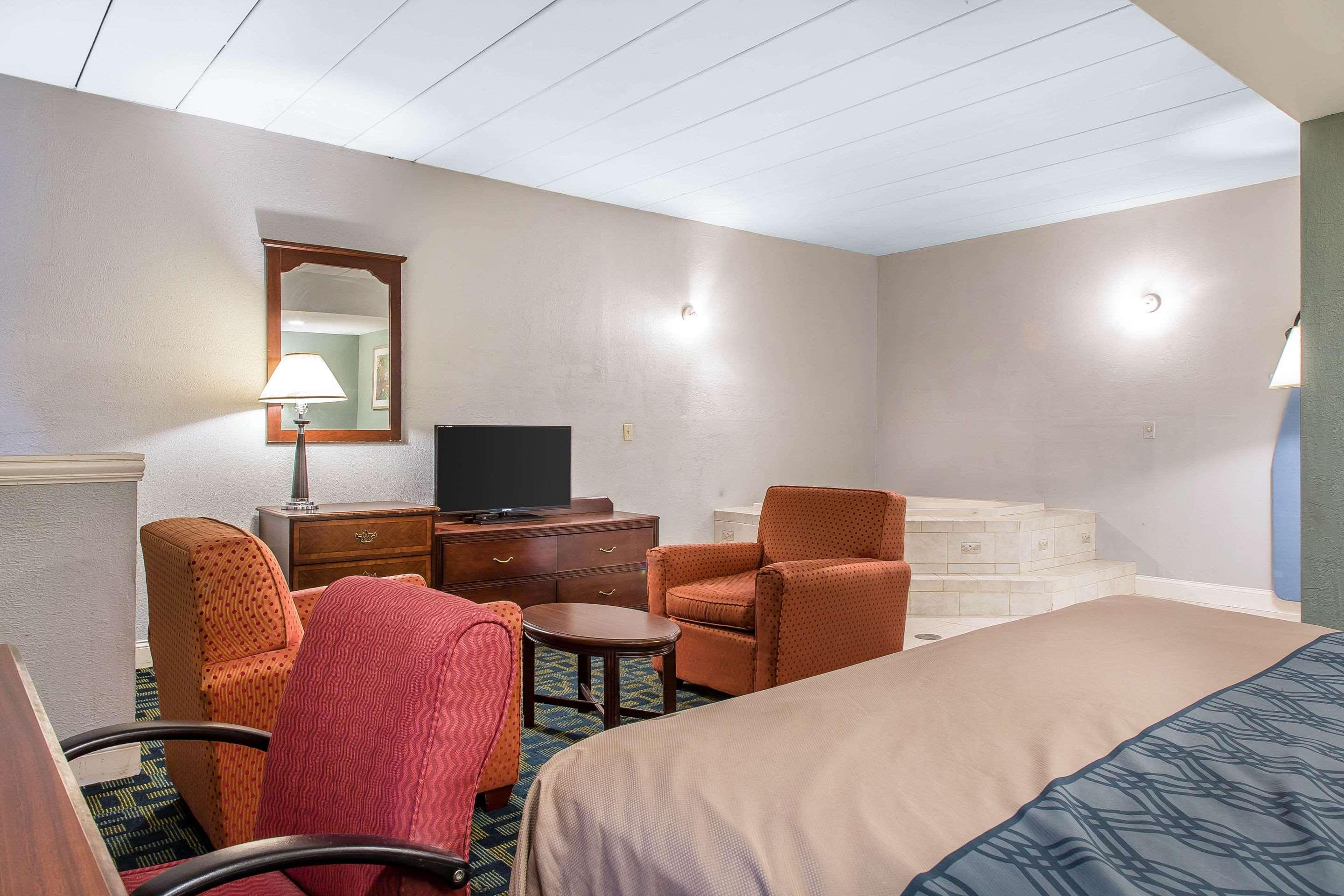 Econo Lodge Cranston - Providence Exteriör bild