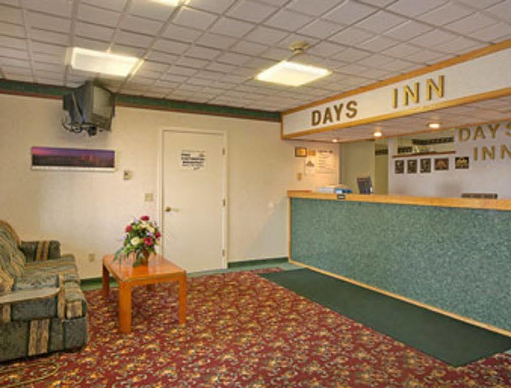 Econo Lodge Cranston - Providence Exteriör bild